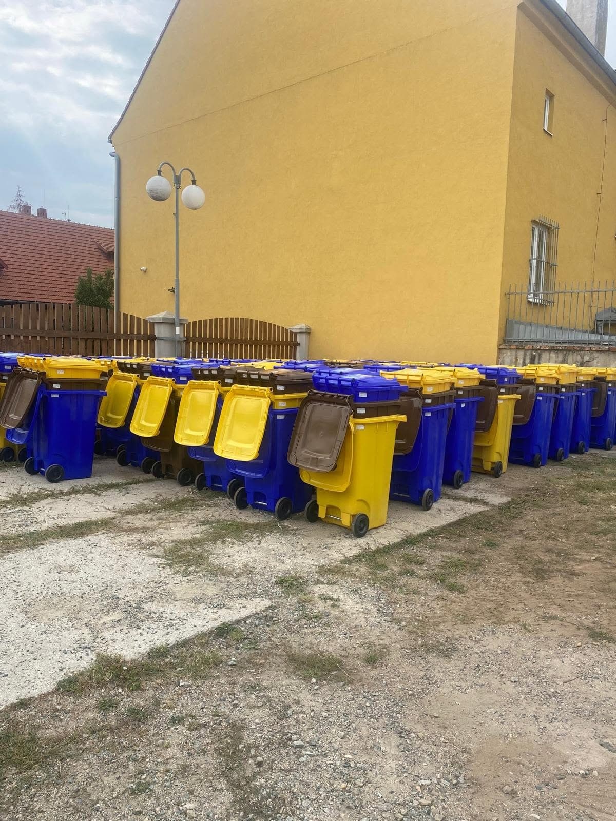 Nádoby na tříděný odpad ze systému Door-to-Door
