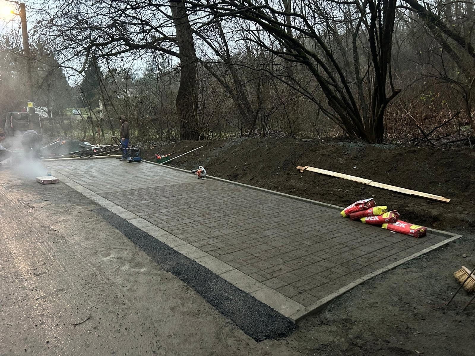 Rozšířené stanoviště pro tříděný odpad za mostem