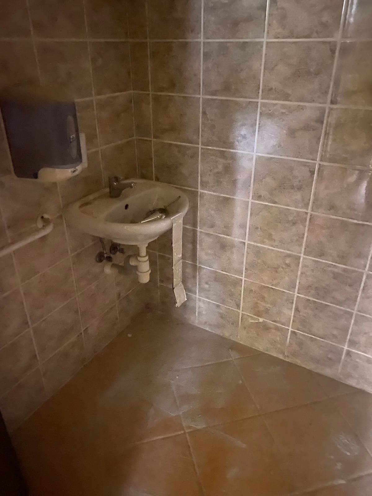 Umývárna před opravou