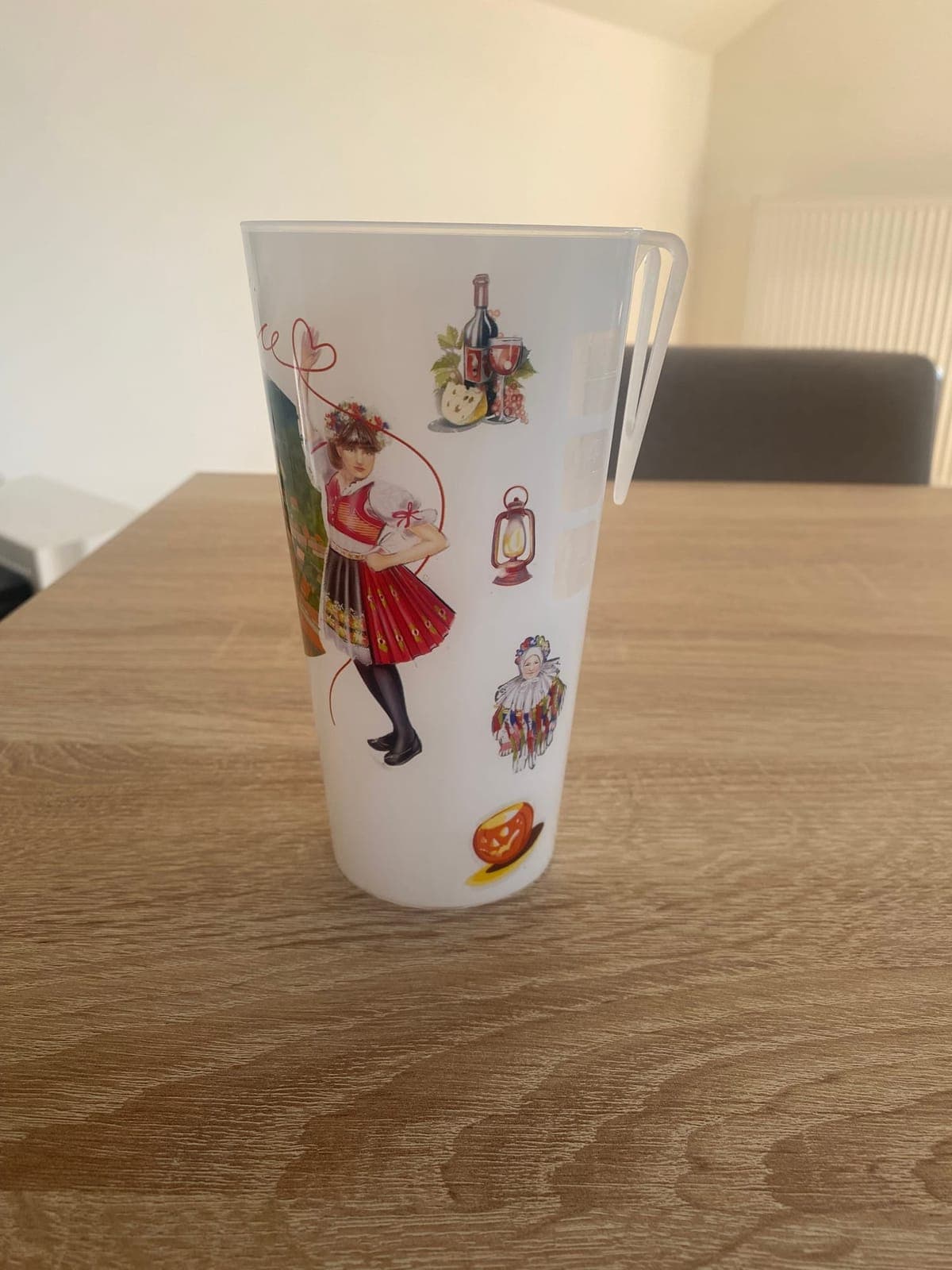 Vratné kelímky s motivem tradičních akcí