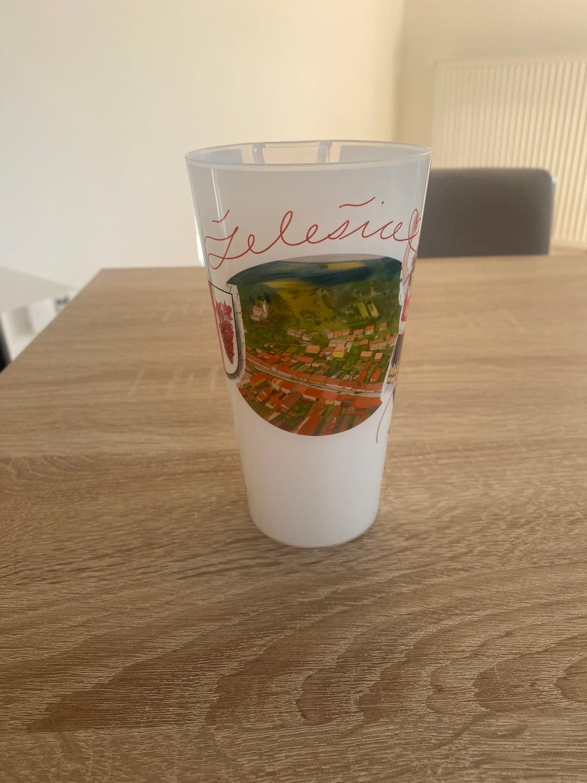 Kelímek s motivem želešických akcí